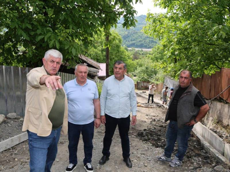 ცაგერის მუნიციპალიტეტის მერმა ჭაბუკი ჭაბუკიანმა, სოფელ ქვედა ცაგერში შიდა სასოფლო გზის...